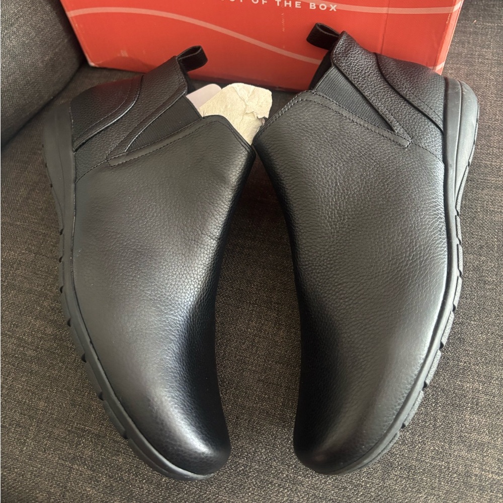 Easy Spirit Aerial Ankle Booties brand new size 9
#1